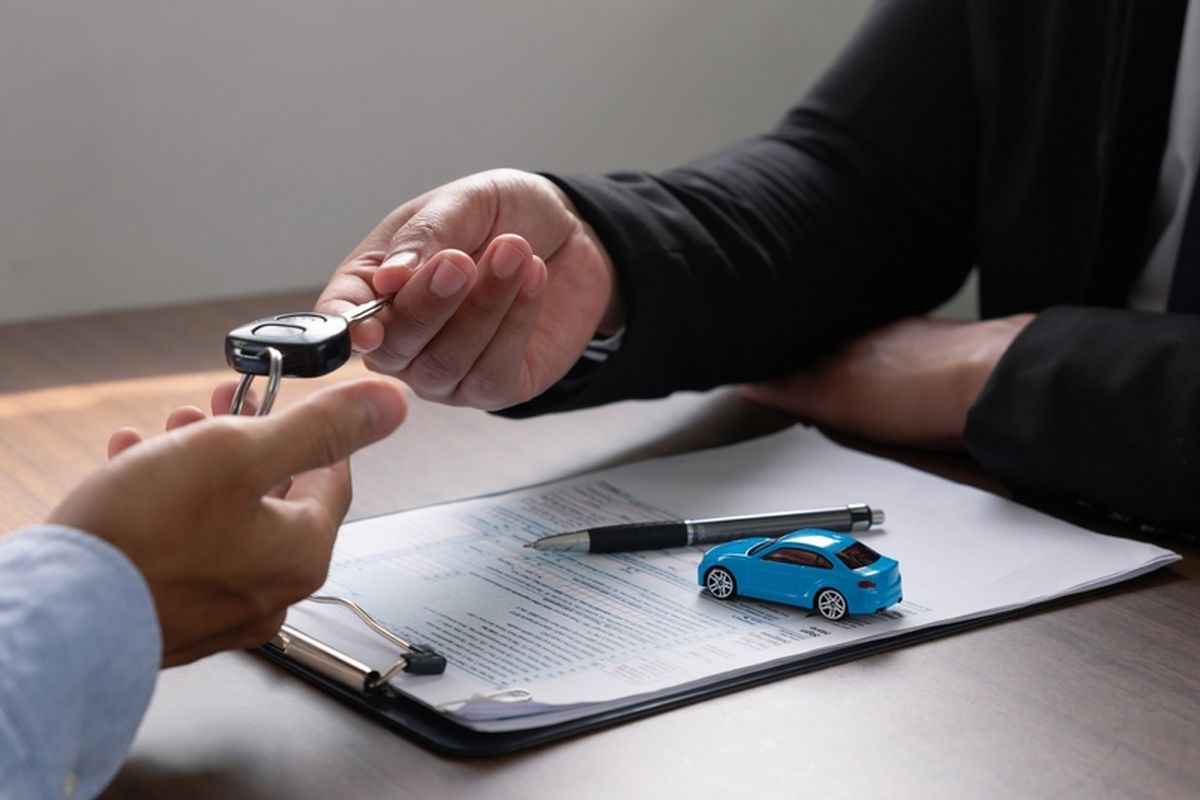 Ilustrasi kredit kendaraan bermotor, kredit mobil.