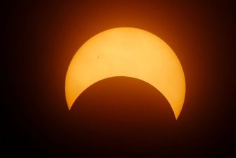 Jam Berapa Puncak Gerhana Matahari Sebagian 21 September 2025? Ini Jadwal dan Link Live Streamingnya