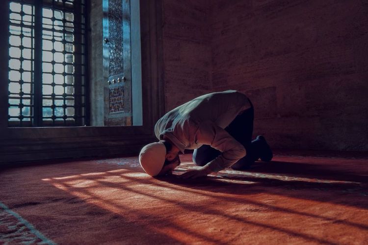Bacaan Niat Sholat Qobliyah Subuh Lengkap dengan Arti dan Keutamaannya