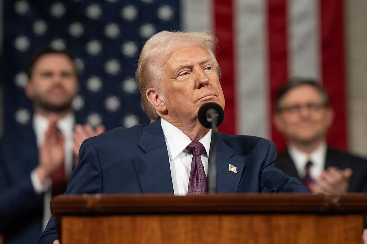 Presiden AS Donald Trump. Presiden Amerika Serikat (AS), Donald Trump ancam kenakan tarif tambahan bagi negara yang terapkan pajak digital. Trump dijadwalkan berpidato di Sidang Umum PBB pada Selasa (23/9/2025). Kebijakan luar negeri America First memicu pertanyaan soal peran AS di dunia.