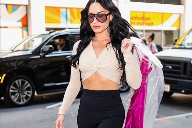 Demi Lovato Rilis Lagu Baru, Ini Lirik Here All Night 