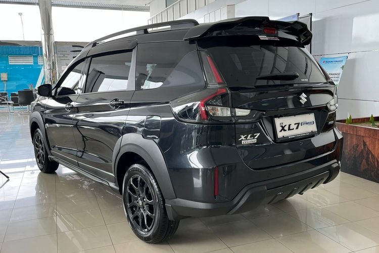 Ada Suzuki XL7 Hybrid Alpha Kuro, Model Lawas Diskon Rp 32 Juta