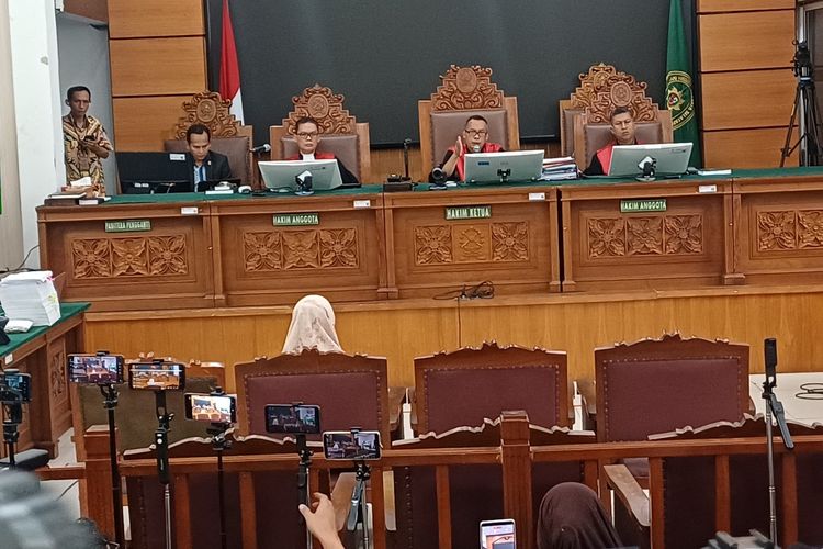 Nikita Mirzani Hadirkan Wanita yang Pernah Beli Skincare Reza Gladys