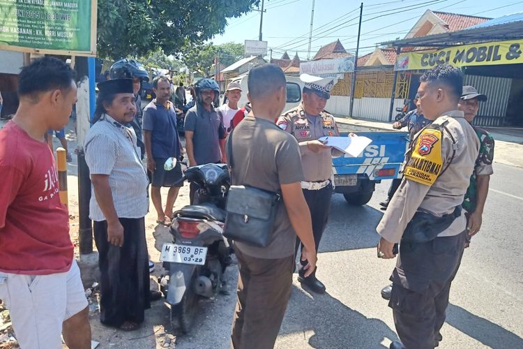 Gagal Mendahului Mobil, Pensiunan PNS Tewas Tertabrak Truk Box di Pamekasan