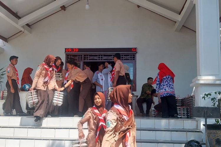 Menu MBG di Pamekasan Ada Belatung, SPPG Curiga berasal dari Jeruk Busuk