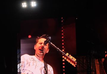 Tutup Konser dengan Starlight, Muse: Kalian Bernyanyi Sangat Bagus, Sampai Jumpa Lagi