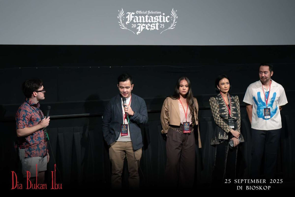 Randolph Zaini, Aurora Ribero, Artika Sari Devi, dan Khivano Iskak menghadiri world premiere Dia Bukan Ibu di Fantastic Fest 2025.