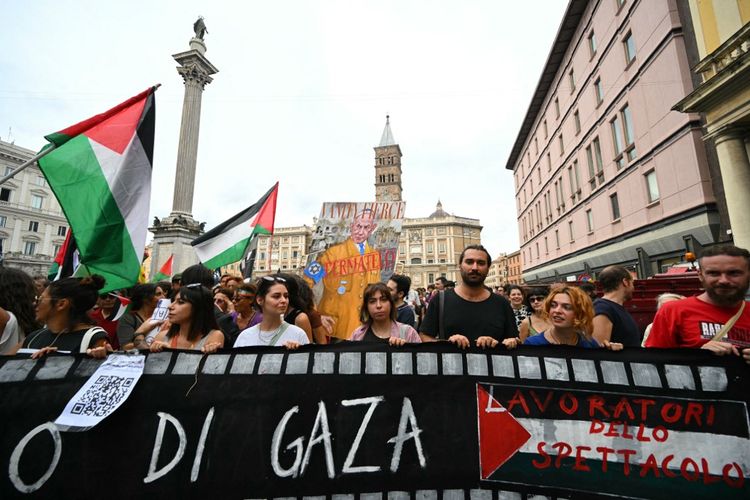 Pemerintah Italia Belum Akui Palestina, Puluhan Ribu Rakyat Demo